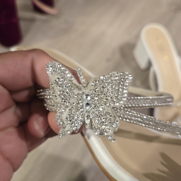 X2B Butterfly Rhinestone Strappy Mules White Sz 9 - Picture 6 of 12